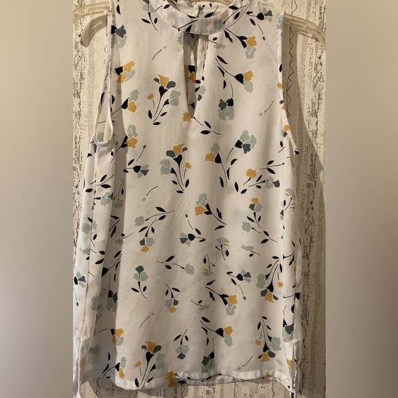 Ladies Size XS Loft Sleeveless Peep Eye Sheer Blouse - Picture 3 of 16